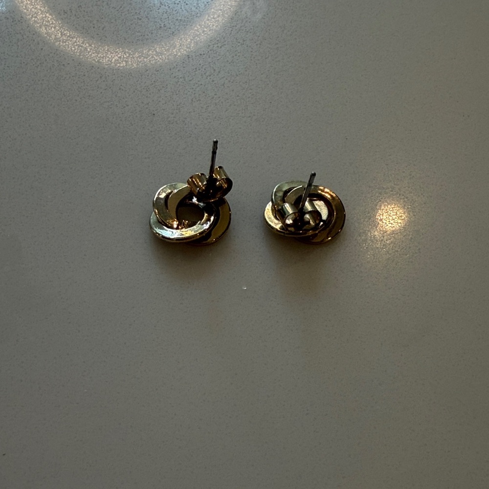 Elegant Gold Interlocking Circle Stud Earrings - image 2